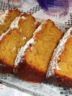 Una foto de Plum cake con anís y almendras