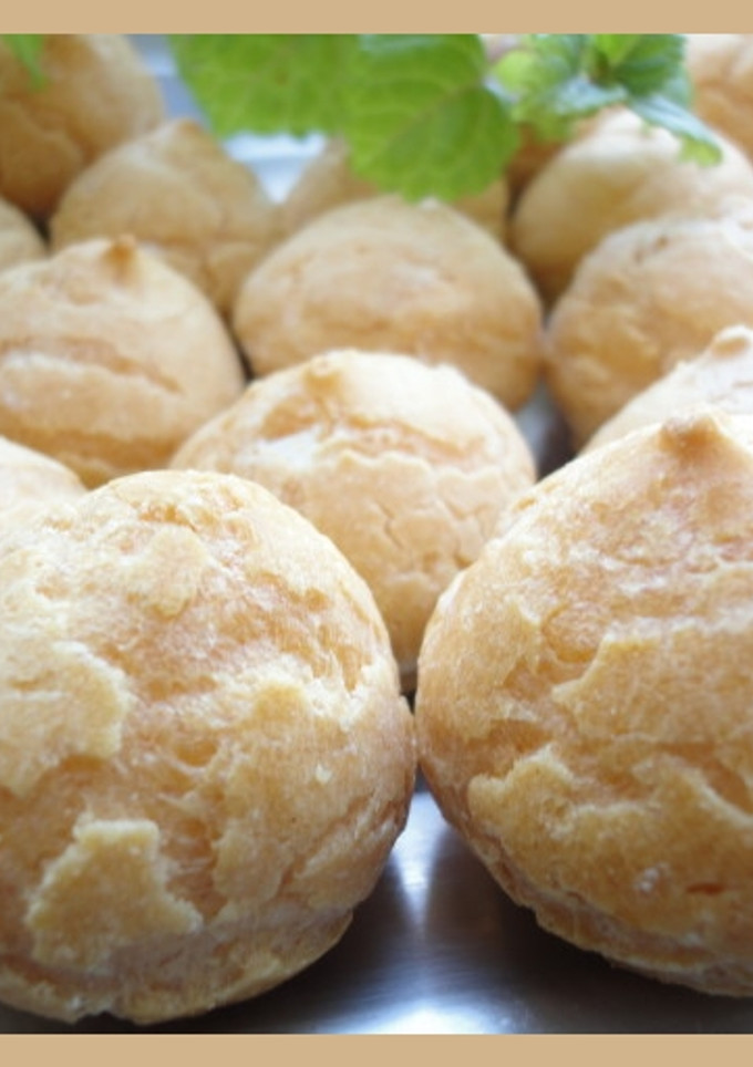 Una foto de Profiteroles de leche condensada