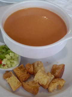 Una foto de Gazpacho andaluz rápido y saludable