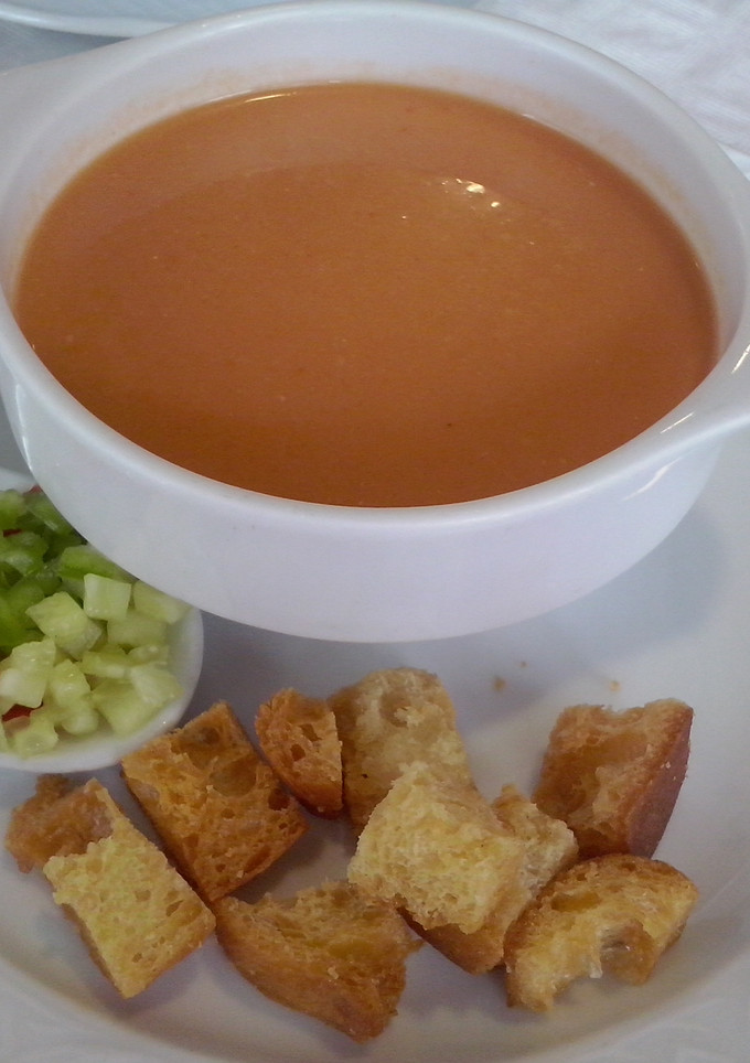 Una foto de Gazpacho andaluz rápido y saludable