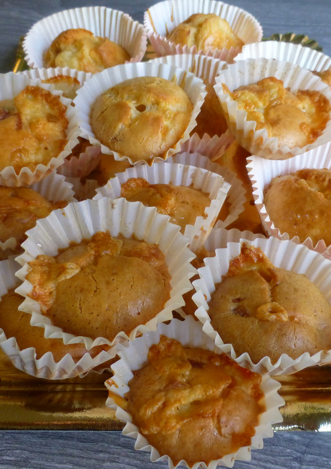 Una foto de Muffins minis de jamón y queso