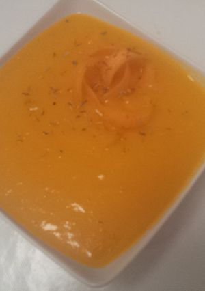 Una foto de Crema de calabaza, zanahoria y patatas