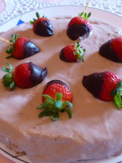 Una foto de Tarta de chocolate con fresas sin azúcar
