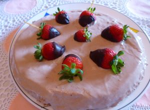 Foto principal de Tarta de chocolate con fresas sin azúcar
