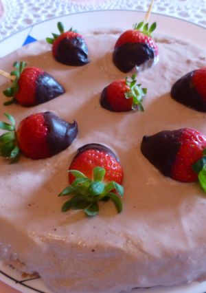 Una foto de Tarta de chocolate con fresas sin azúcar
