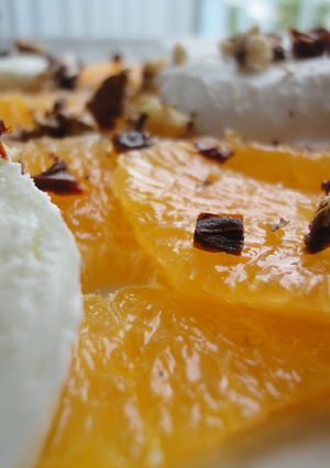 Una foto de Ensalada de mozzarella y naranja