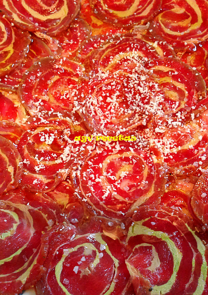 Una foto de Carpaccio de ternera con foie y mango