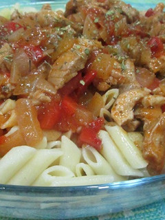 Una foto de Macarrones con carne en salsa de vino tinto