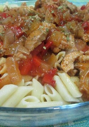 Una foto de Macarrones con carne en salsa de vino tinto