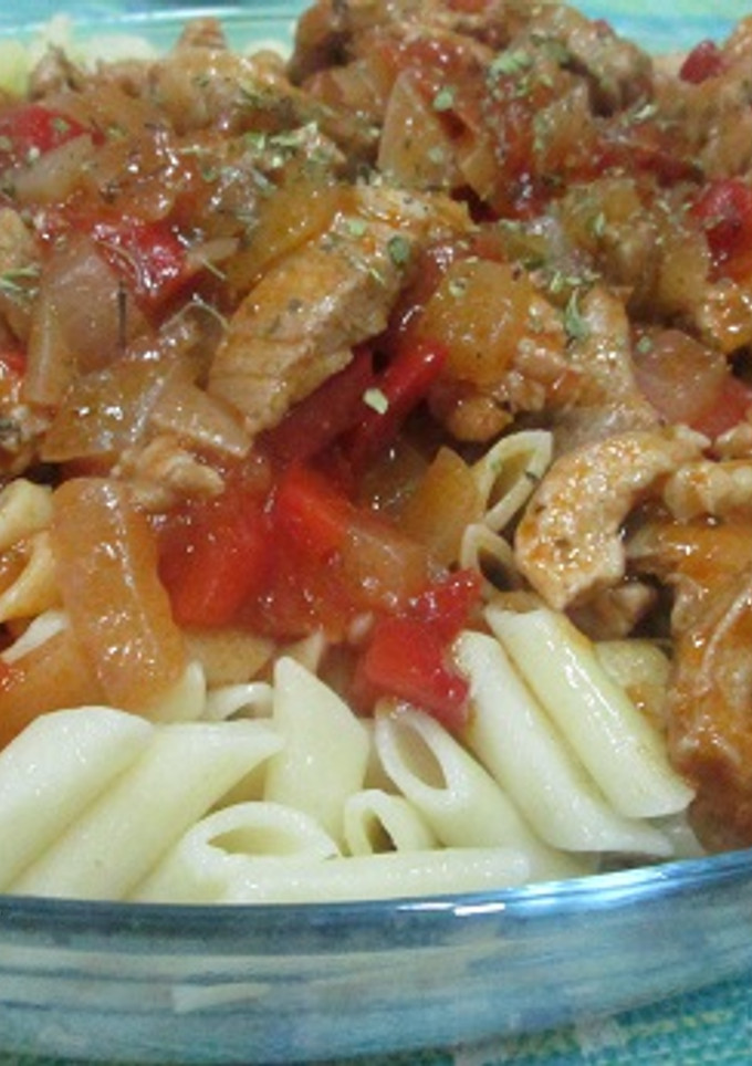 Una foto de Macarrones con carne en salsa de vino tinto