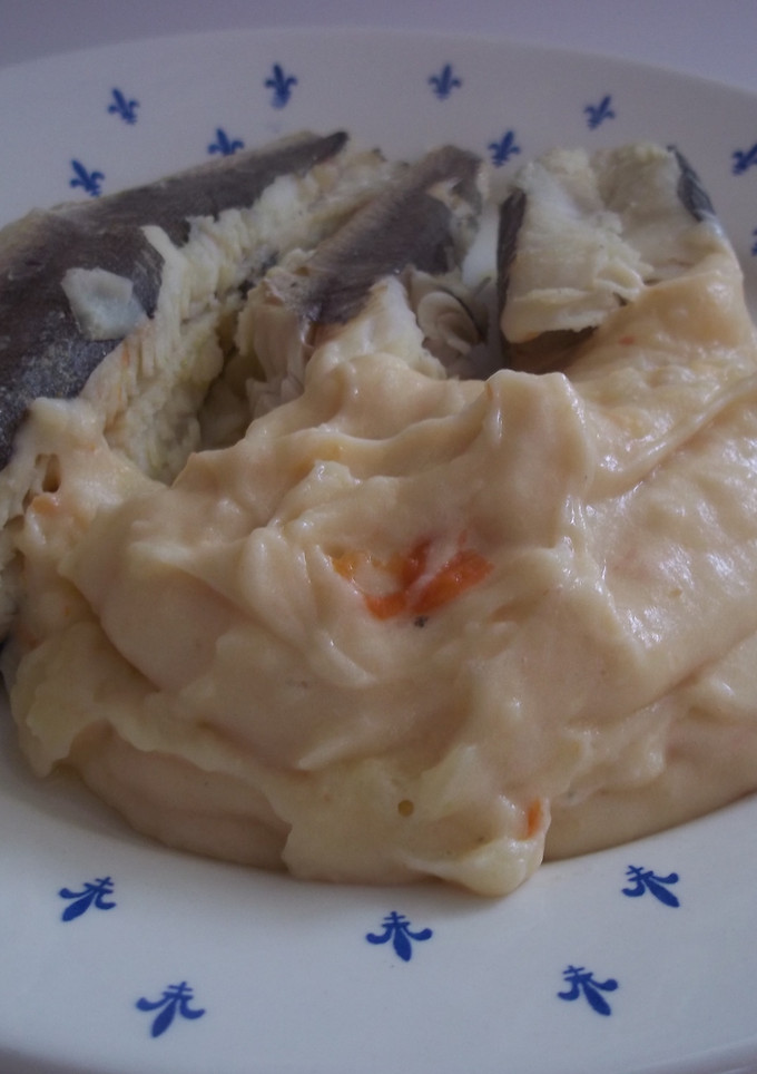 Una foto de Colas de pescadilla y puré