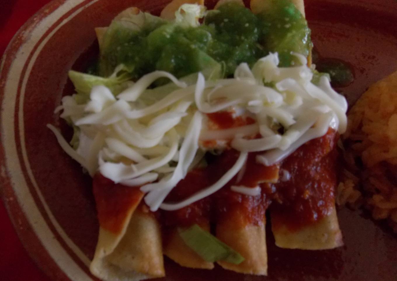 Taquitos fritos mexicanos