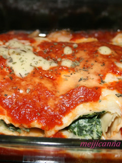 Una foto de Canelones en salsa napolitana