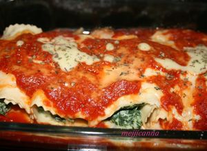 Una foto de Canelones en salsa napolitana
