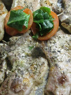 Una foto de Costeletas de cerdo con zumo de tomate