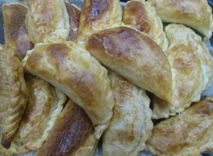 Una foto de Empanadas de pollo con dos pimientos