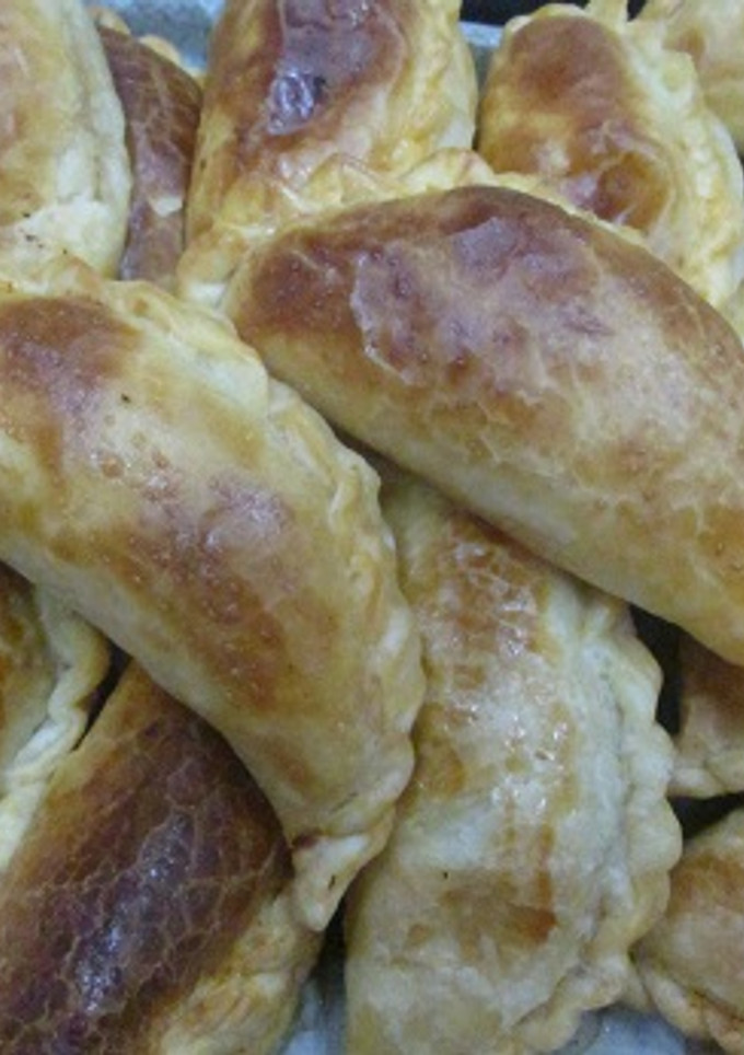 Una foto de Empanadas de pollo con dos pimientos