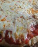 Pizza margarita de masa fina
