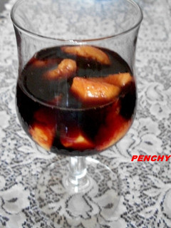 Una foto de Melocotones en vino de papá