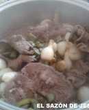 Bistec con nopales y cebollas de cambray