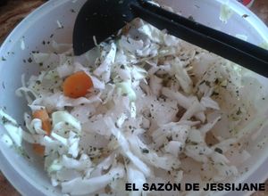 Una foto de Pata de res pre cocida con col