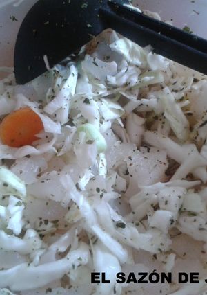 Una foto de Pata de res pre cocida con col
