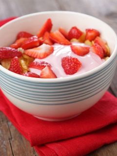 Una foto de Yogurt casero de fresa