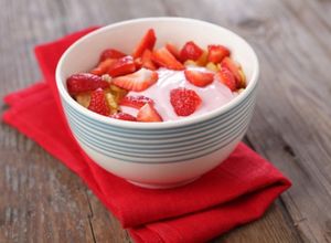 Una foto de Yogurt casero de fresa
