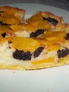Una foto de TARTA CASERITA DE RICOTA Y DURAZNOS