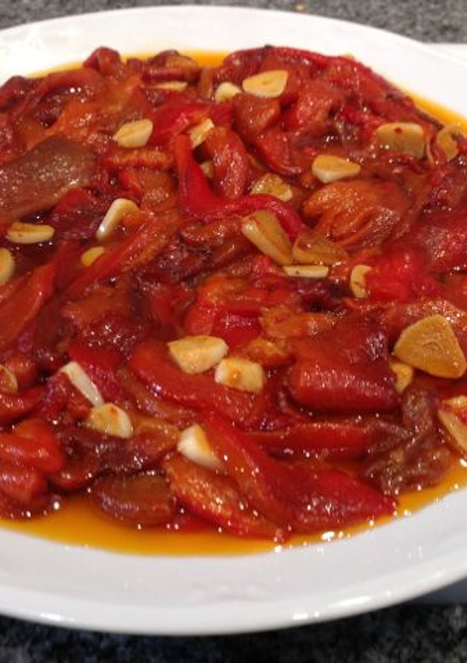 Una foto de Pimientos asados al ajillo