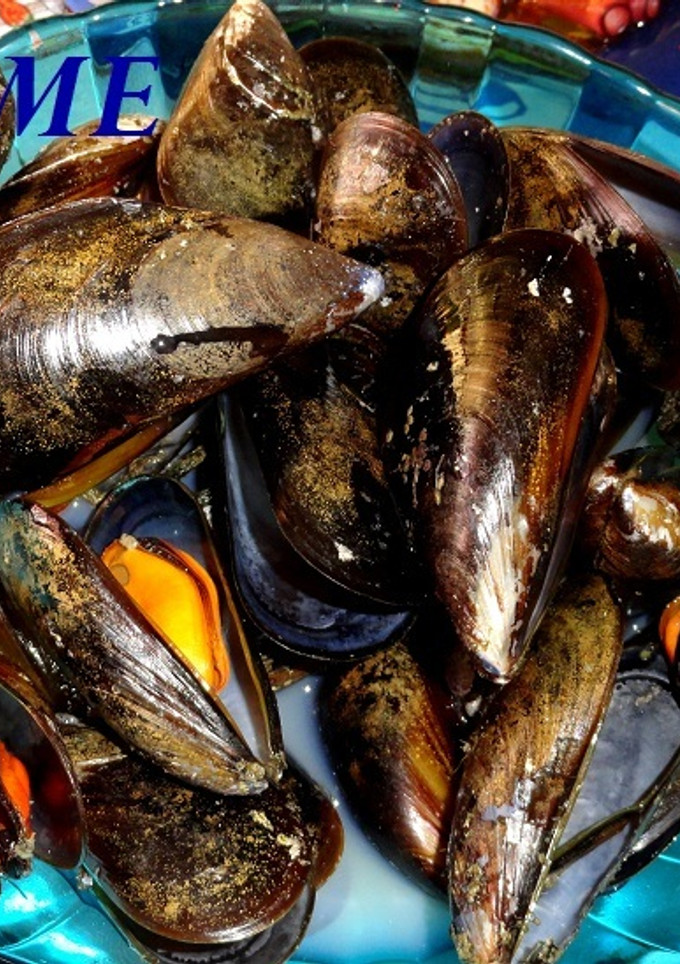 Una foto de Mejillones al vapor en salsa picante