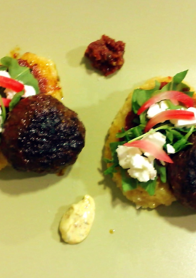 Una foto de Hamburguesa con pan de polenta