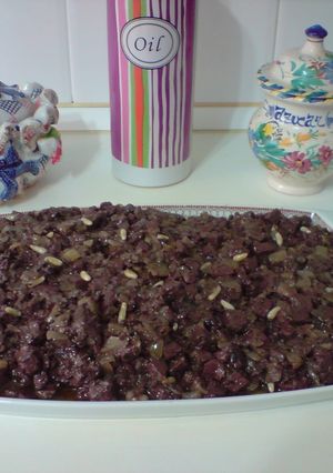 Una foto de Sangre frita con cebolla y piñones