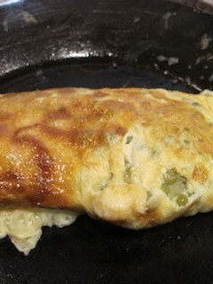 Una foto de Tortilla con guisantes y jamón