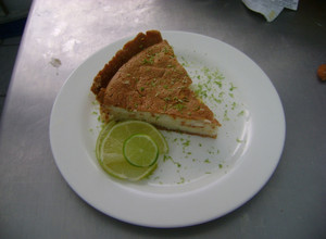 Una foto de Tarta de crema de limón y merengue