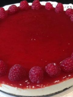 Una foto de Tarta de queso cremoso con frambuesas
