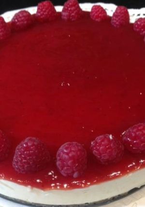 Una foto de Tarta de queso cremoso con frambuesas