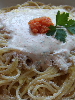 Una foto de Spaghetti con salsa de huevas de salmón
