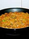 Wok de arroz con perca, champiñones y puerros