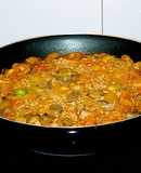 Wok de arroz con perca, champiñones y puerros
