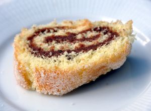 Una foto de Brazo gitano relleno de mermelada
