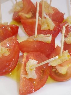 Una foto de Aperitivo de tomate Español