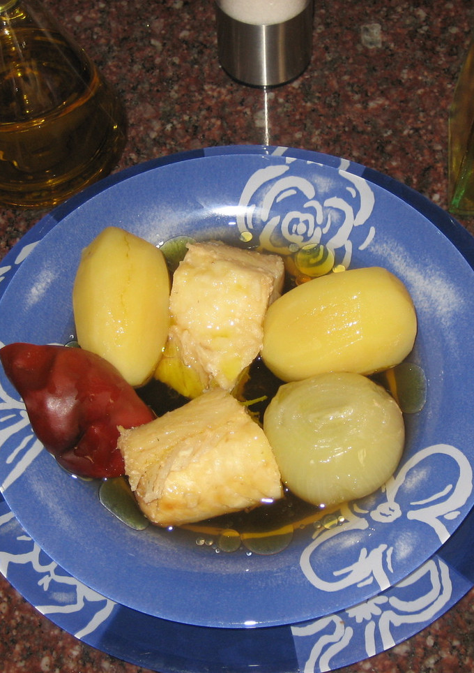 Una foto de Encebollado con bacalao