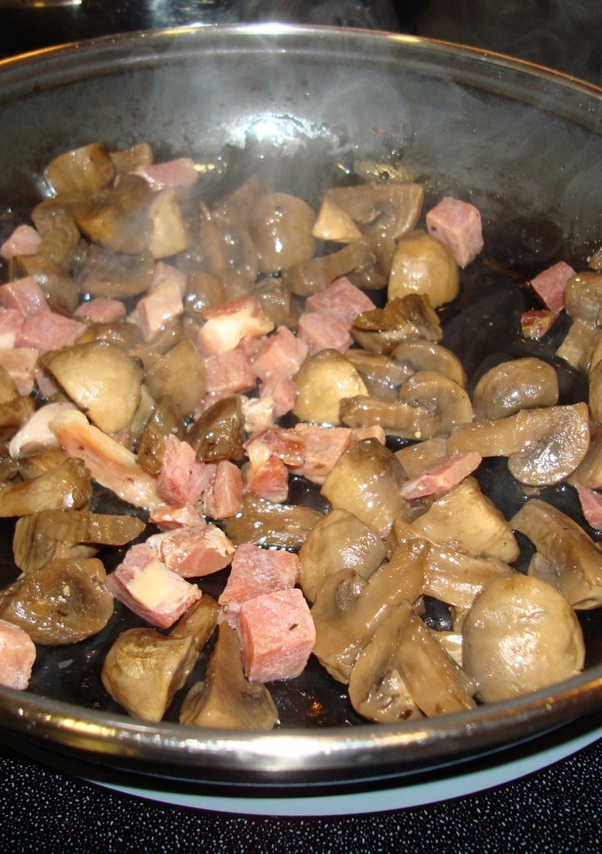 Una foto de Champiñones con jamón