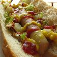 Perrito de bratwurst con toques exóticos