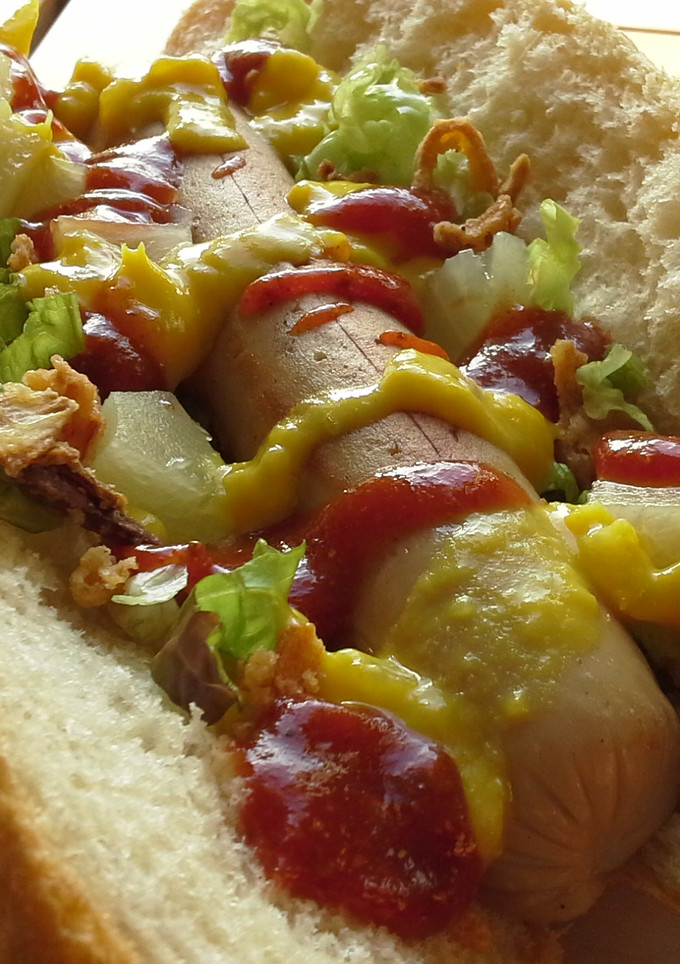Una foto de Perrito de bratwurst con toques exóticos