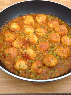 Una foto de Albóndigas de bacalao en salsa tradicional