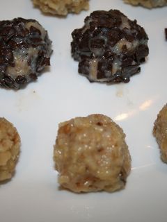 Una foto de Bolitas de nuez y coco