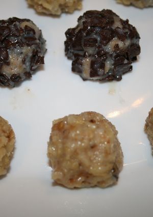 Una foto de Bolitas de nuez y coco