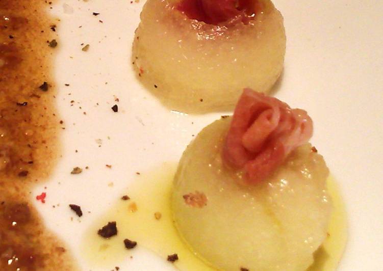 Tapa: Melón con relleno de jamón